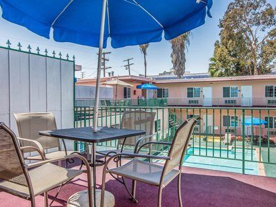 Inn Rodeway Near Melrose Ave 2*