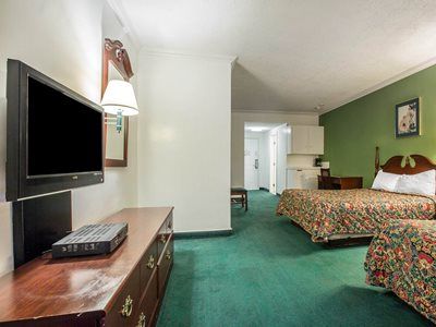 Inn Rodeway Near Melrose Ave