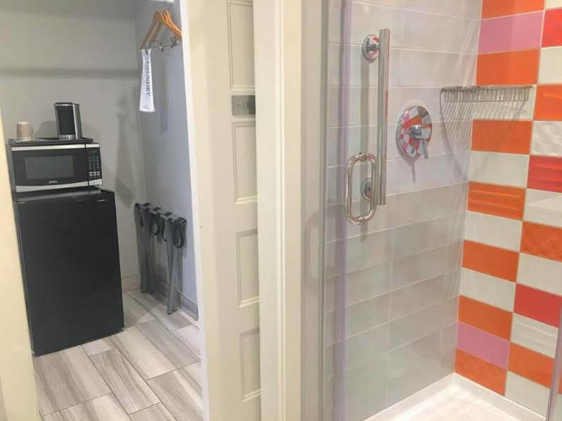 Inn Rodeway Near Melrose Ave 2*